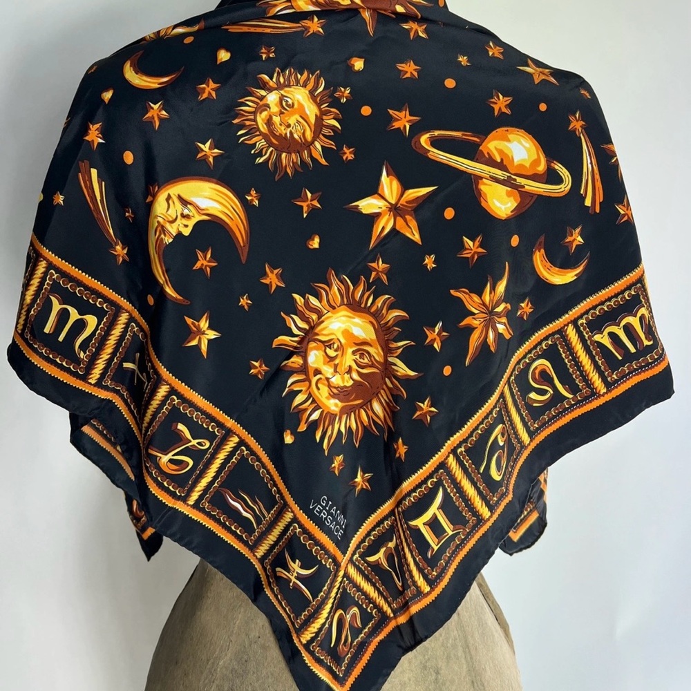 Vintage 1980s Rare Gianni Versace Foulard Scarf